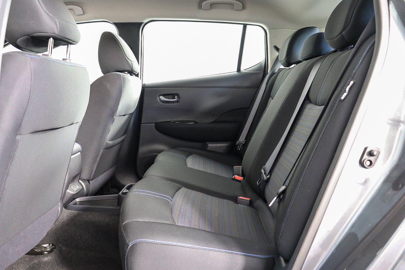 Used 2025 Nissan Leaf S FWD image 19
