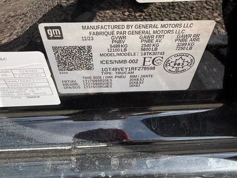 Used 2024 GMC Sierra 3500 AT4 w/ AT4 Premium Plus Package AWD/4WD image 39