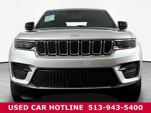 Used 2024 Jeep Grand Cherokee Laredo w/ Luxury Tech Group I AWD/4WD image 2