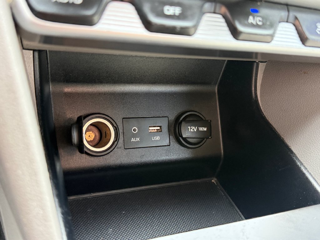 Used 2020 Hyundai Elantra SEL FWD image 36