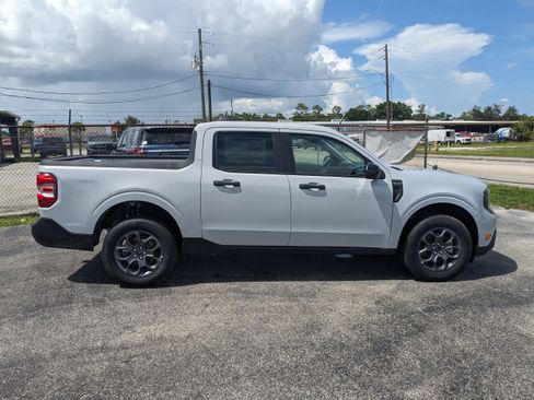New 2025 Ford Maverick XLT w/ XLT Luxury Package image 3