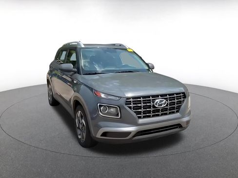 Used 2026 Hyundai Venue SEL FWD image 3