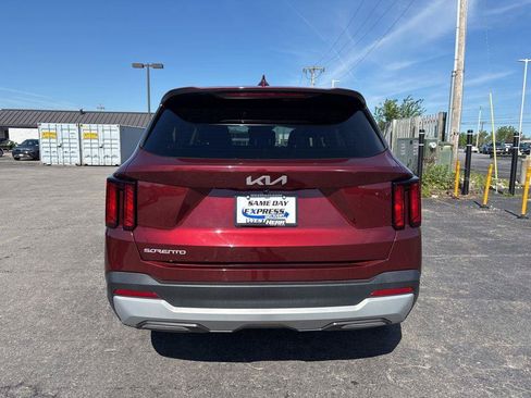 Used 2025 Kia Sorento LX FWD image 6