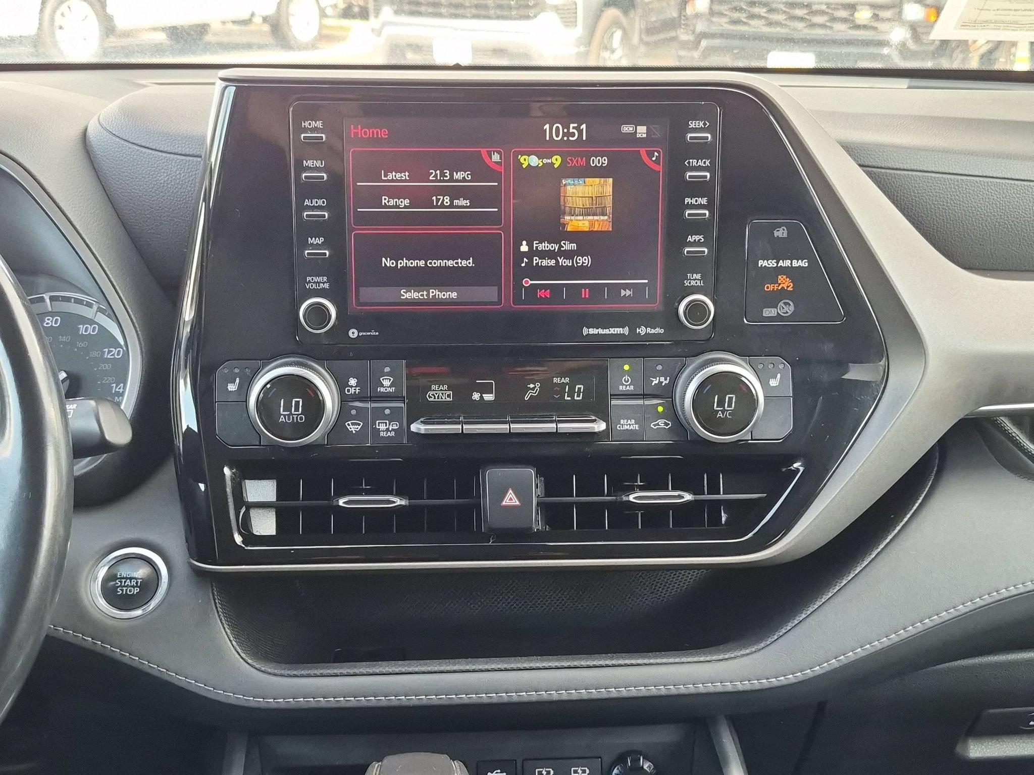 Used 2022 Toyota Highlander XLE FWD image 18