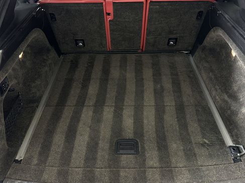 Used 2017 Bentley Bentayga image 30