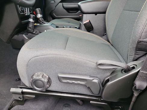 Used 2025 Jeep Wrangler Sport AWD/4WD image 12