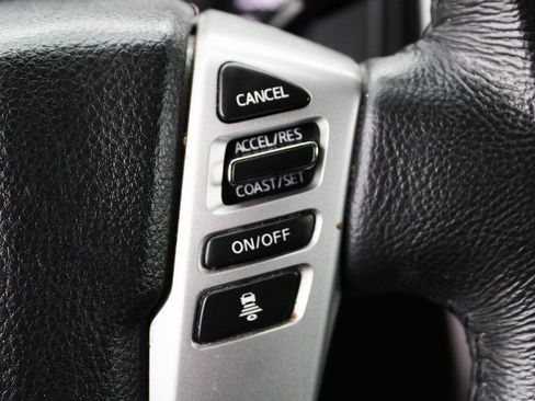 Used 2021 Nissan Titan SV w/ SV Convenience Package image 24