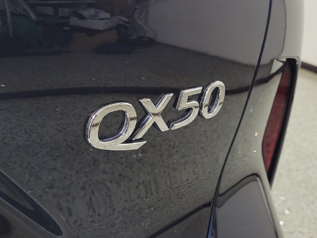 Certified 2025 INFINITI QX50 Luxe AWD/4WD image 11