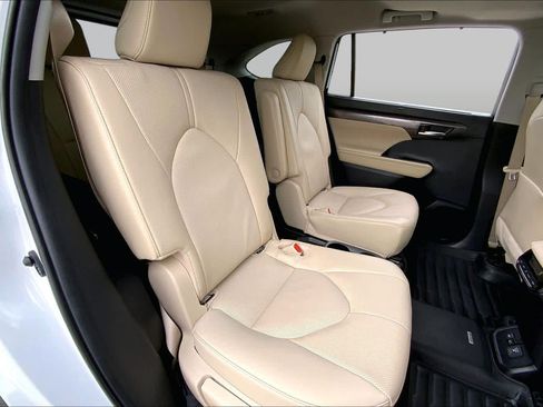 Used 2023 Toyota Highlander Limited AWD/4WD image 19