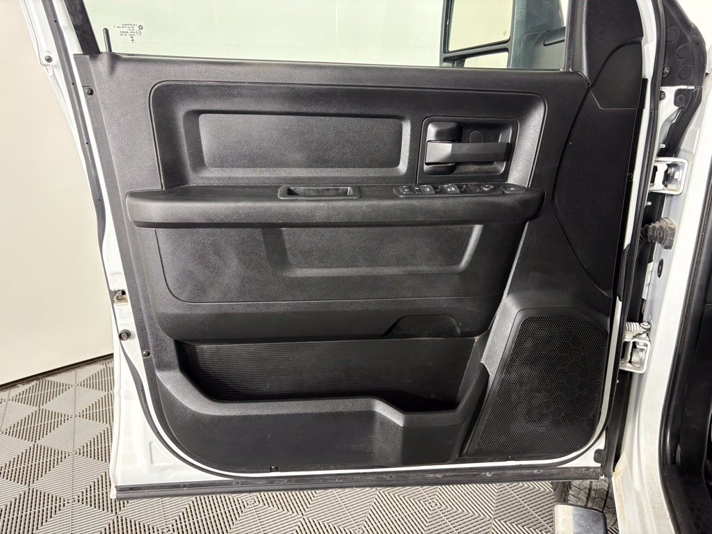 Used 2024 RAM 3500 Tradesman w/ Chrome Appearance Group AWD/4WD image 18