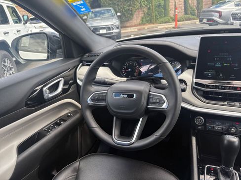 Used 2025 Jeep Compass Limited image 35