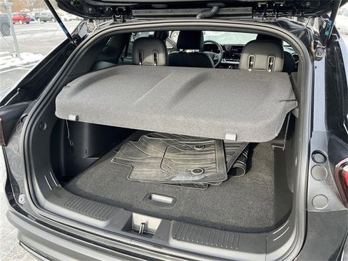 Certified 2024 Chevrolet Trax RS w/ Driver Confidence Package image 17