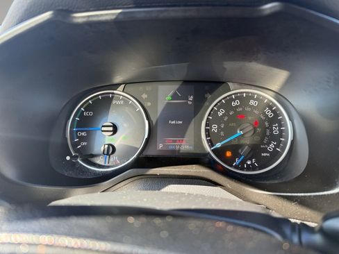 Used 2019 Toyota RAV4 LE w/ Carpet Mat Package image 14