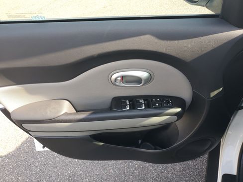 Used 2018 Kia Soul image 19