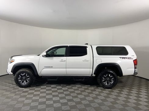 Used 2016 Toyota Tacoma TRD Off-Road image 6