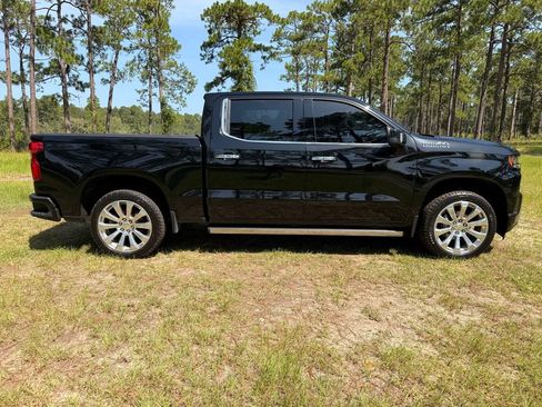Used 2021 Chevrolet Silverado 1500 High Country w/ Technology Package AWD/4WD image 6