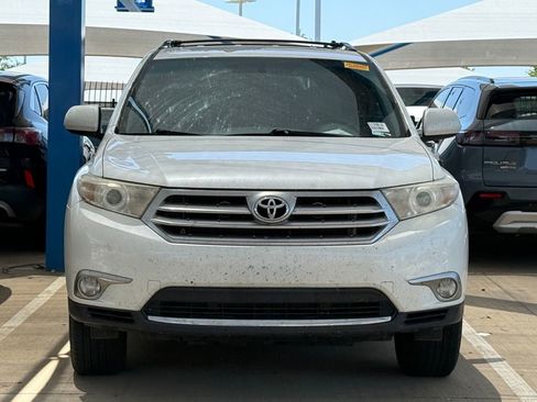 Used 2013 Toyota Highlander SE FWD image 2