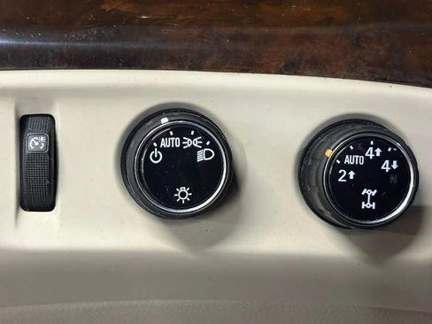 Used 2016 Cadillac Escalade Luxury AWD/4WD image 38