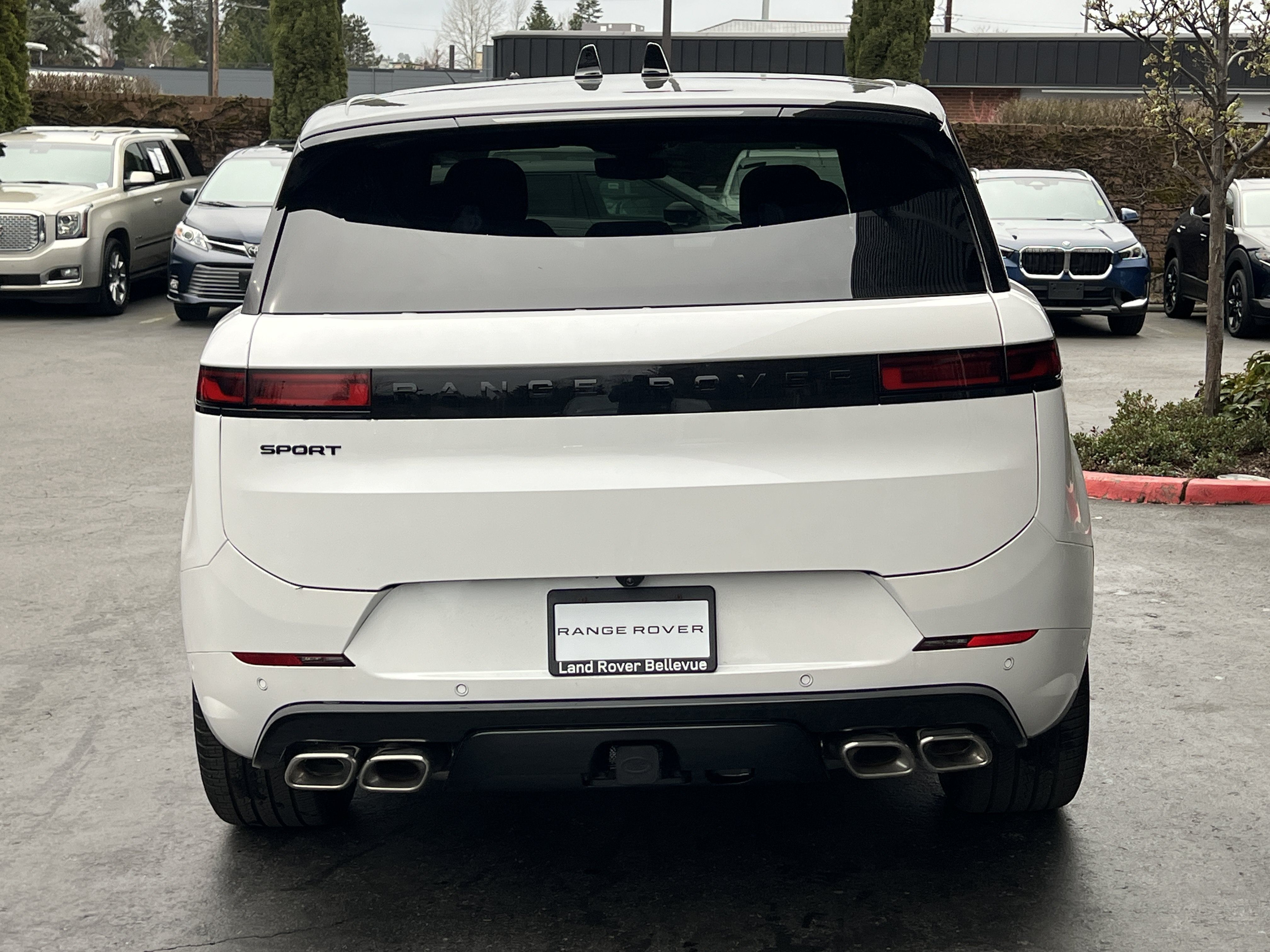 New 2025 Land Rover Range Rover Sport Dynamic SE AWD/4WD image 7