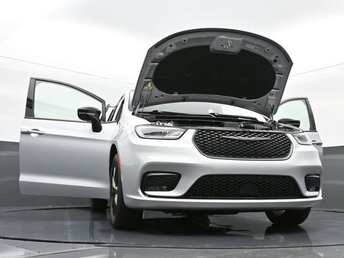 Used 2023 Chrysler Pacifica Limited w/ S Appearance Package image 58