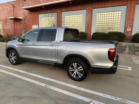 Used 2017 Honda Ridgeline RTS image 3