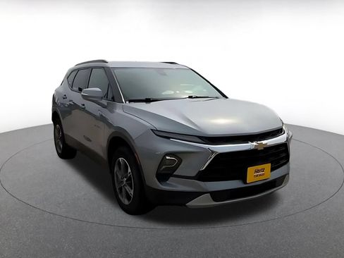 Used 2024 Chevrolet Blazer LT FWD image 3