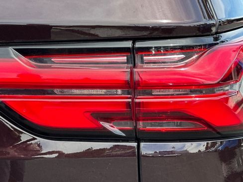 Used 2023 Chevrolet Traverse LT image 46