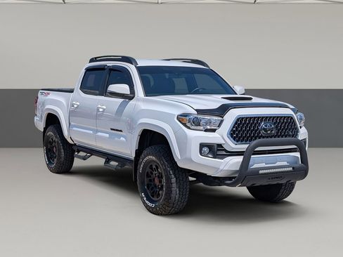 Used 2019 Toyota Tacoma TRD Sport w/ Technology Package AWD/4WD image 2