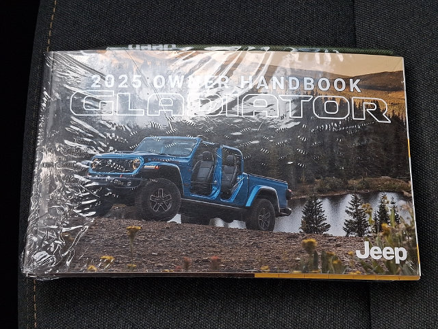 Used 2025 Jeep Gladiator Sport AWD/4WD image 25