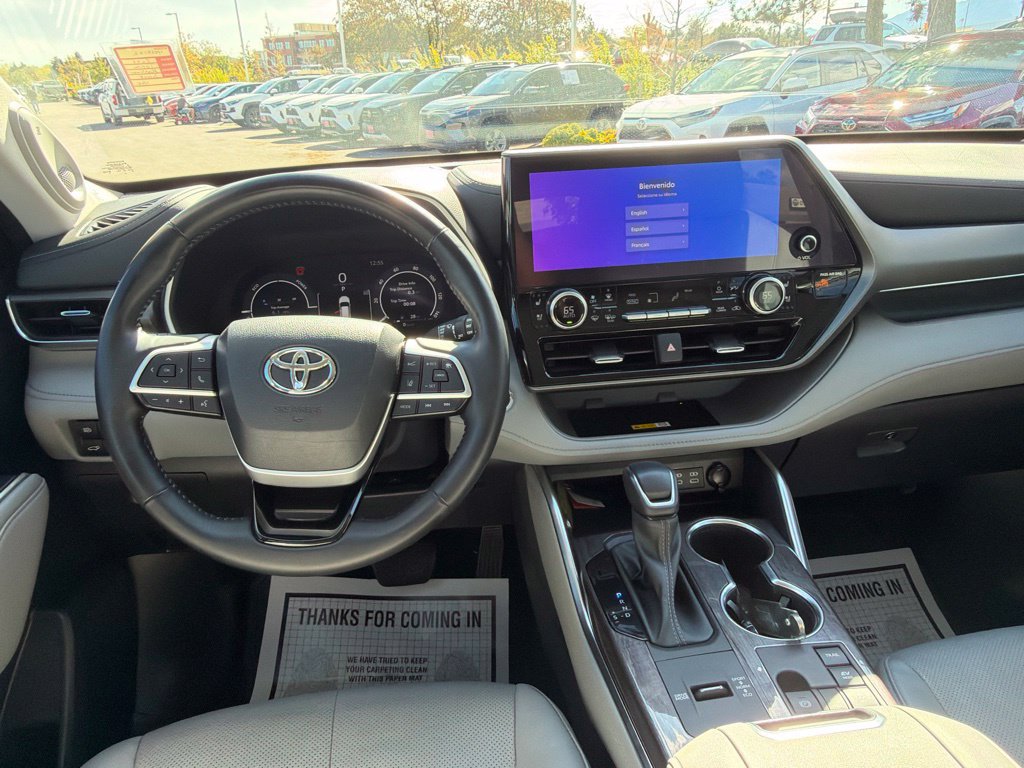 Used 2023 Toyota Highlander Limited AWD/4WD image 23
