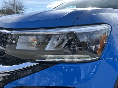 Used 2022 Volkswagen Taos SE w/ Panoramic Sunroof Package image 9