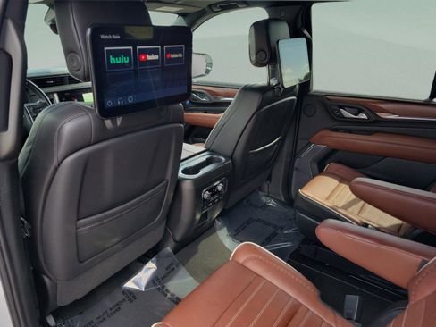 Used 2023 GMC Yukon Denali Ultimate image 10