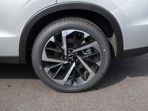 New 2024 Mitsubishi Outlander 4WD Plug-In Hybrid image 16