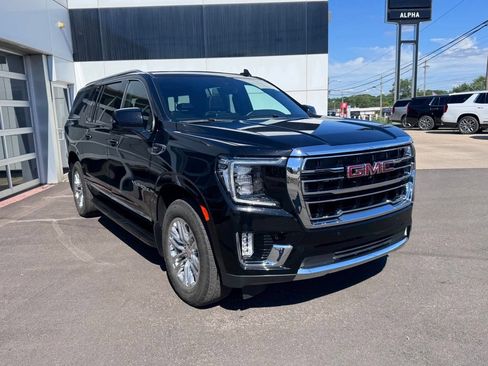Used 2023 GMC Yukon XL SLT w/ SLT Premium Package AWD/4WD image 7