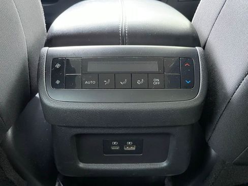 Used 2022 Nissan Pathfinder SV AWD/4WD image 28