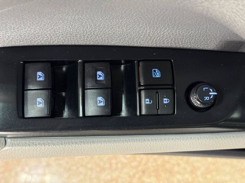 Used 2018 Toyota Camry LE FWD image 17