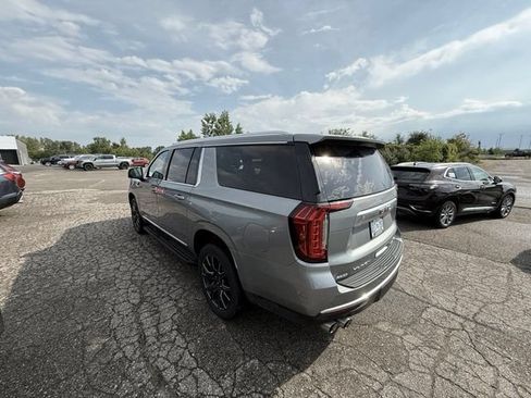 Used 2023 GMC Yukon XL Denali w/ Max Trailering Package AWD/4WD image 3