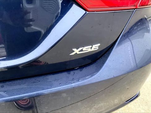 Used 2022 Toyota Camry XSE image 9