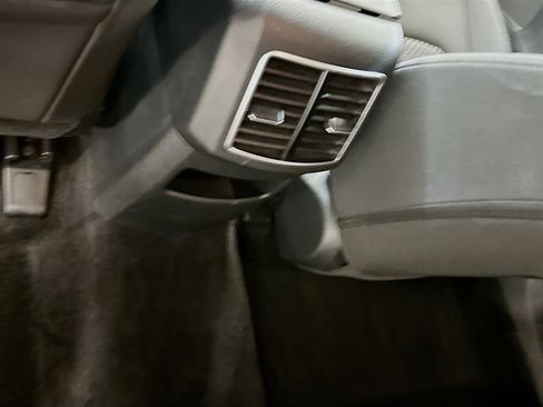 Used 2025 Kia Sportage LX image 27