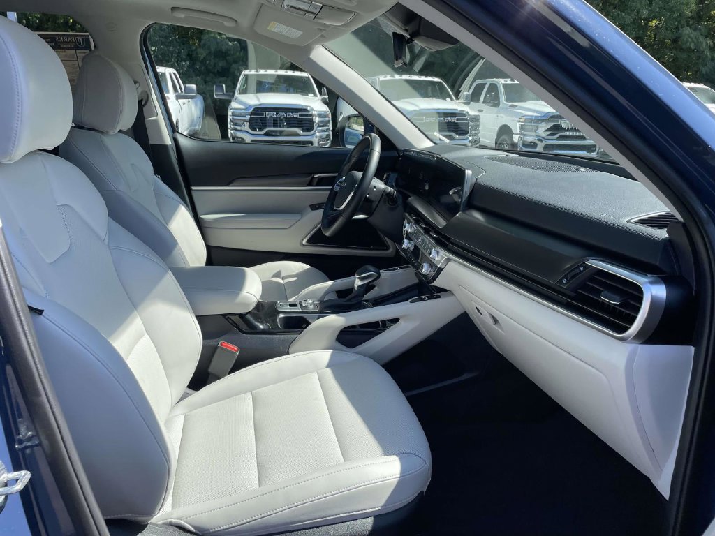 Used 2025 Kia Telluride S FWD image 15