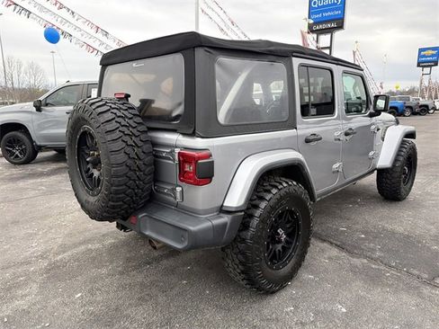 Used 2018 Jeep Wrangler Unlimited Sahara image 3
