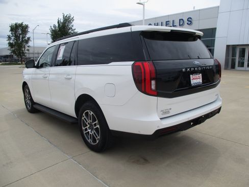 Used 2025 Ford Expedition Max Active AWD/4WD image 4