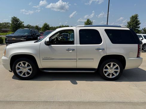 Used 2009 GMC Yukon Denali RWD image 4