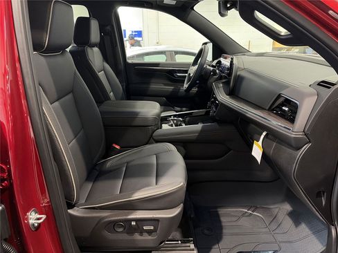New 2026 Chevrolet Suburban Premier w/ Sun And Tow Package AWD/4WD image 15