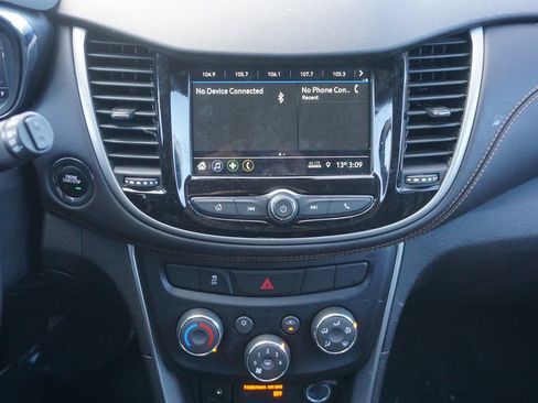 Used 2019 Chevrolet Trax LT w/ LT Convenience Package image 10