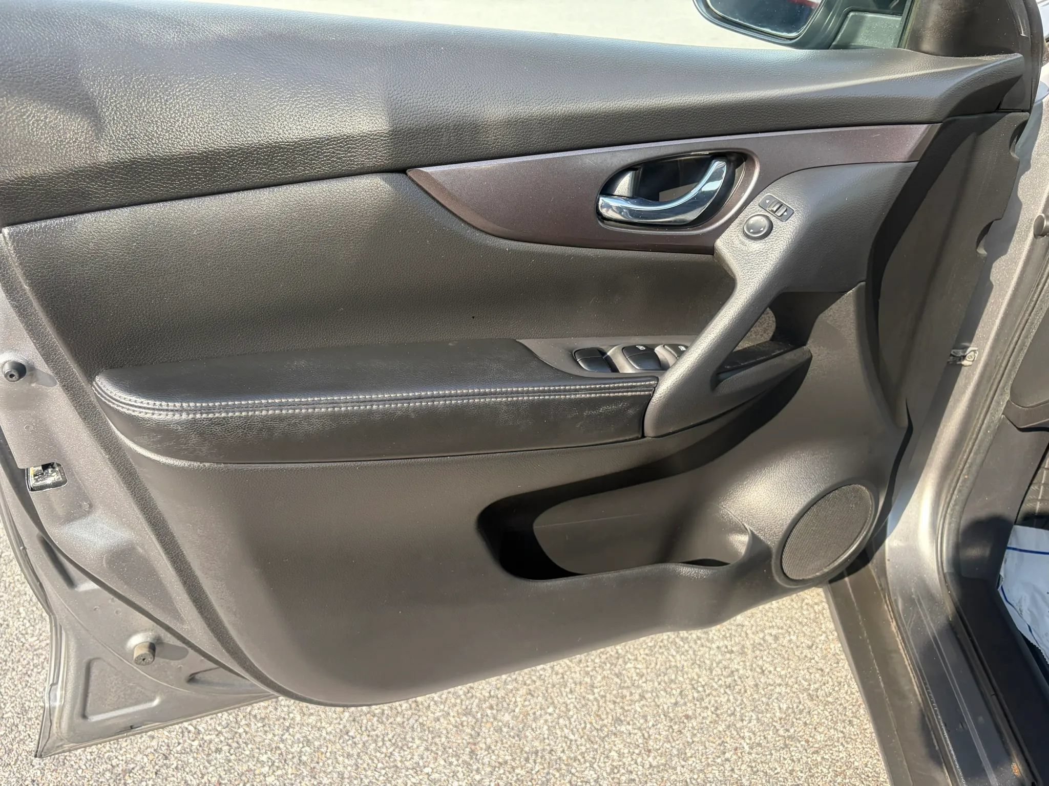 Used 2016 Nissan Rogue S AWD/4WD image 20