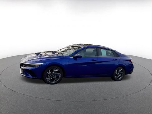 Used 2025 Hyundai Elantra SEL image 9