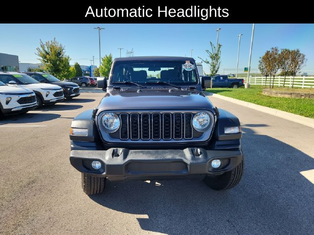 Used 2025 Jeep Wrangler Sport AWD/4WD image 2