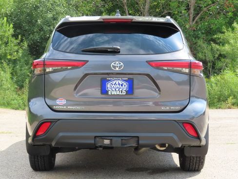 Used 2022 Toyota Highlander XLE AWD/4WD image 21
