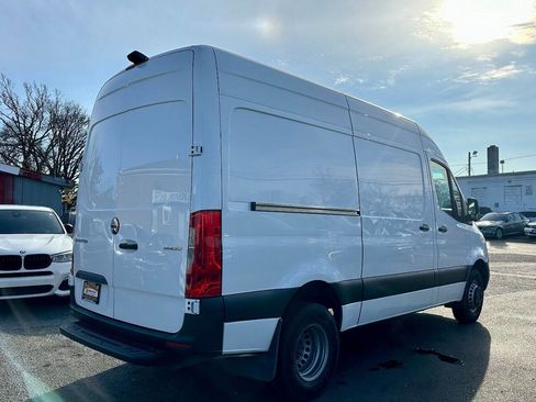 Used 2019 Freightliner Sprinter 3500 image 7